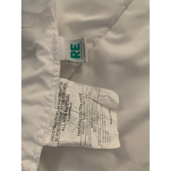 Twin White Comforter and Mattress Protector Box Spring Cover  Preowned - Picture 7 of 11